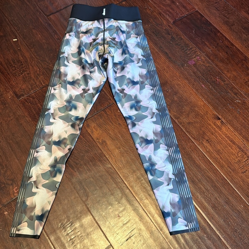 Ultracor leggings muted green pink cream camouflage like print sz xs made in USA - Picture 8 of 10